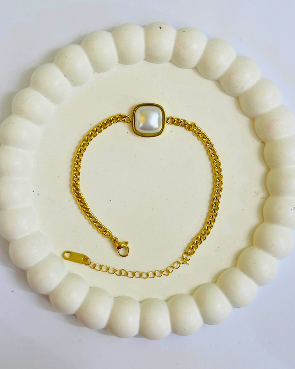 Single Square White Pearl Bold Chain Bracelet
